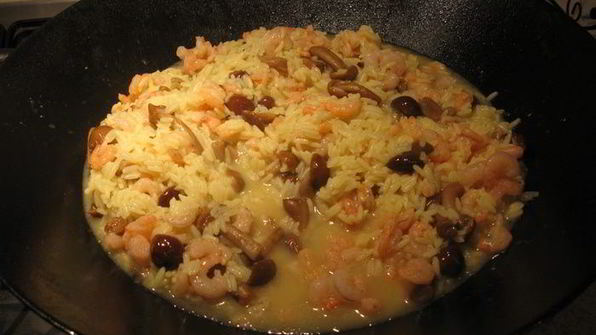 зеленое ризотто с опятами и креветками