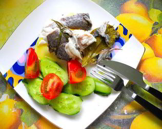 Дорада с солеными лимонами и средиземноморскими травами