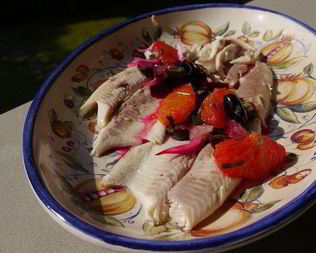 Форель со свекольно-цитрусовой сальсой