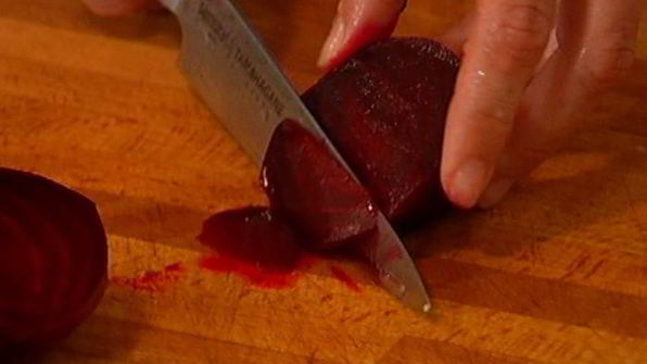 форель со свекольно-цитрусовой сальсой