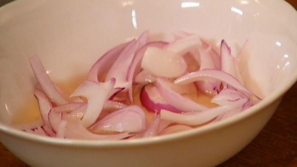 форель со свекольно-цитрусовой сальсой