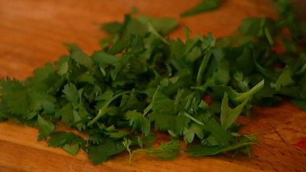 форель со свекольно-цитрусовой сальсой