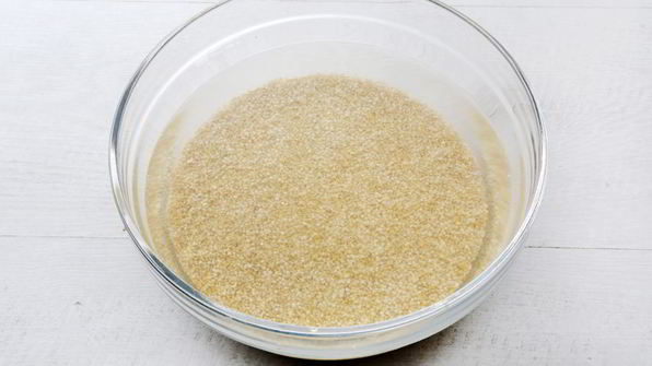 кальмары с киноа и заправкой из зеленой фасоли