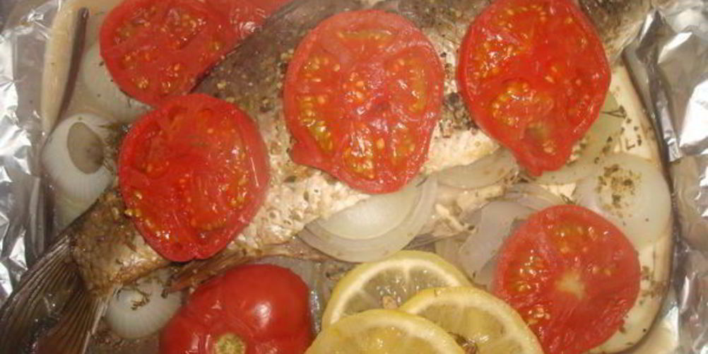 Рецепт карпа, запеченного с овощами со сметанным соусом
