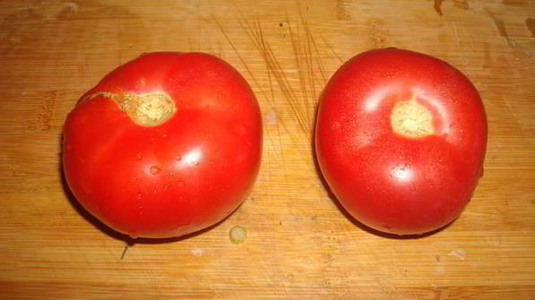 карп, запеченный с овощами со сметанным соусом