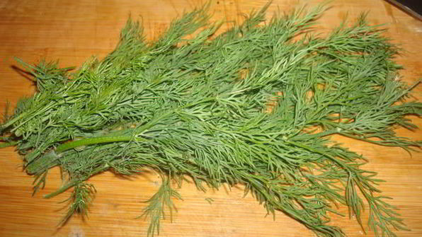 карп, запеченный с овощами со сметанным соусом