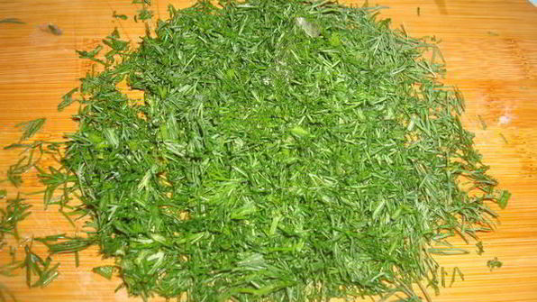 карп, запеченный с овощами со сметанным соусом