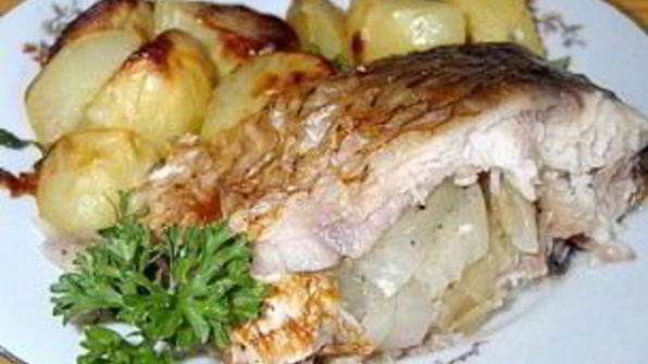 карп, запеченный в духовке кусочками