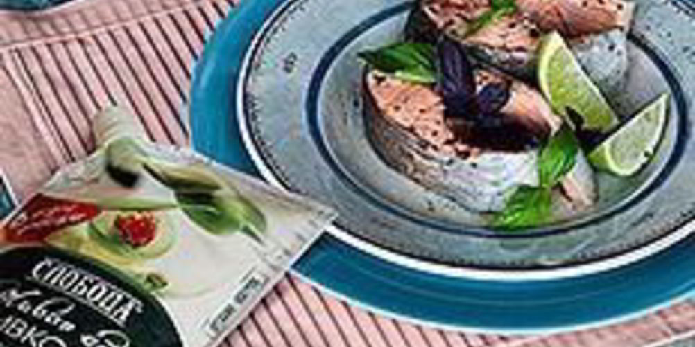 Рецепт холодного припущенного лосося под майонезом с травами