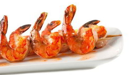 Креветки на гриле с арахисово-чесночным соусом