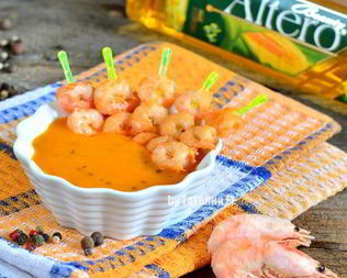 Креветки с морковным соусом