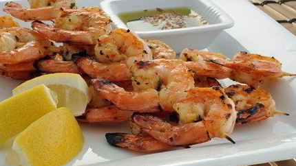 Лимонно-чесночные креветки на гриле