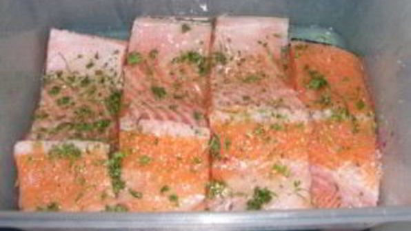 лосось на сковороде