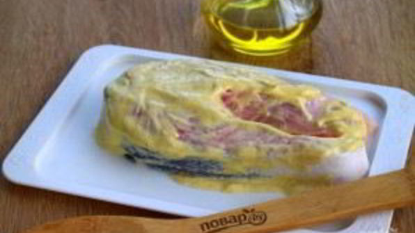 лосось под майонезом, запеченный в рукаве