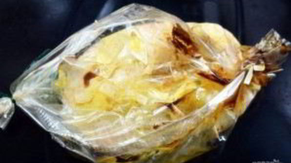 лосось под майонезом, запеченный в рукаве