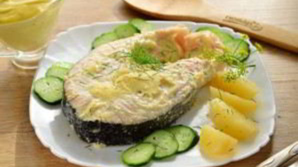 лосось под майонезом, запеченный в рукаве