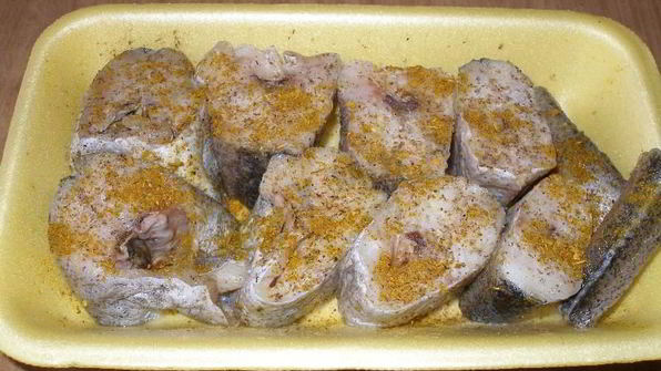 минтай в сметане в духовке с шампиньонами