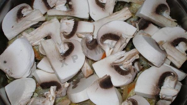 минтай в сметане в духовке с шампиньонами