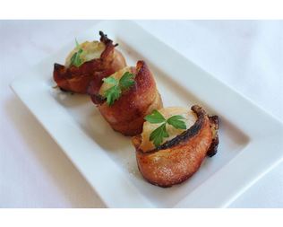 Морские гребешки с пармской ветчиной на гриле