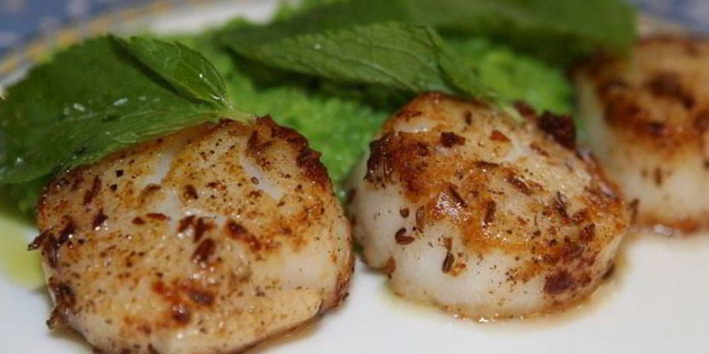 Рецепт морских гребешков с пюре из зеленого горошка