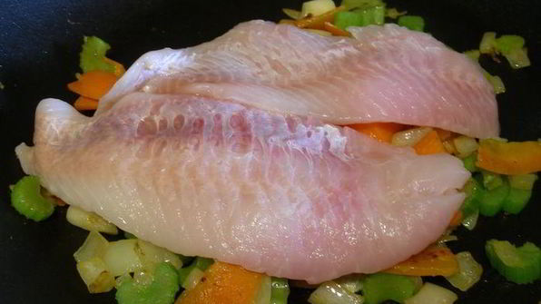 рыба с соусом из крыжовника