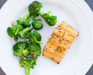 Семга с брокколи