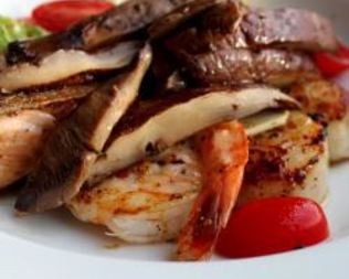 Семга с креветками и грибами