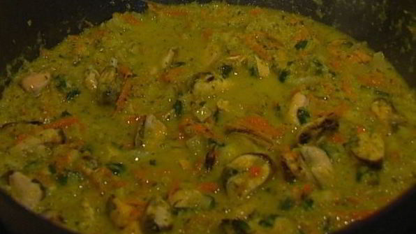 семга со сливочным соусом из белого вина и мидий