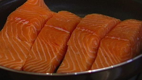 семга со сливочным соусом из белого вина и мидий