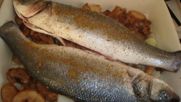 сибас запеченный с овощами