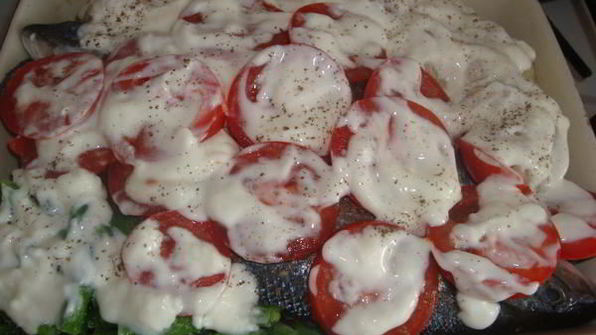 сибас запеченный с овощами