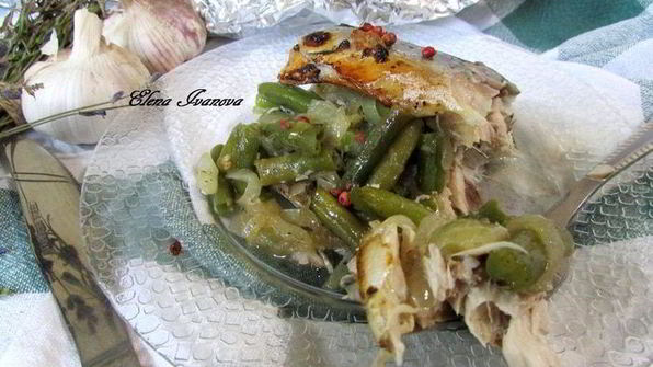 скумбрия, фаршированная стручковой фасолью