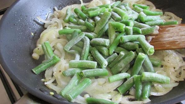 скумбрия, фаршированная стручковой фасолью