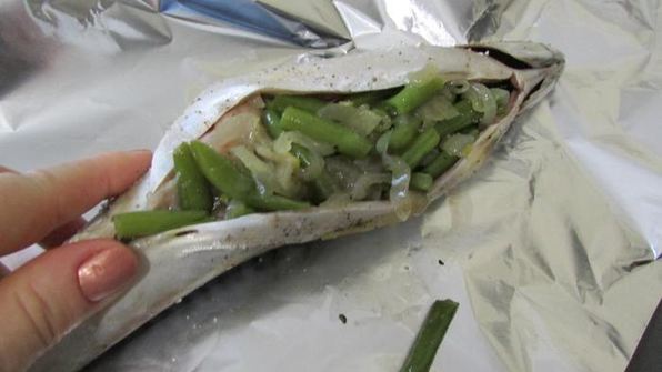скумбрия, фаршированная стручковой фасолью