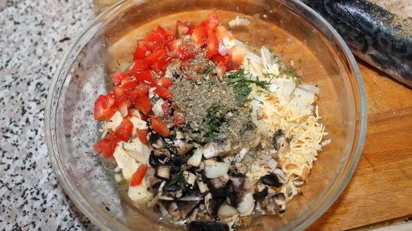 скумбрия, фаршированная сыром и грибами