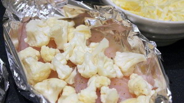 тилапия с цветной капустой под сыром джюгас