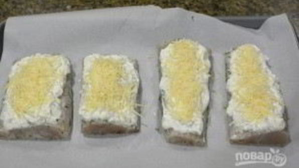 треска под сметанным соусом в духовке