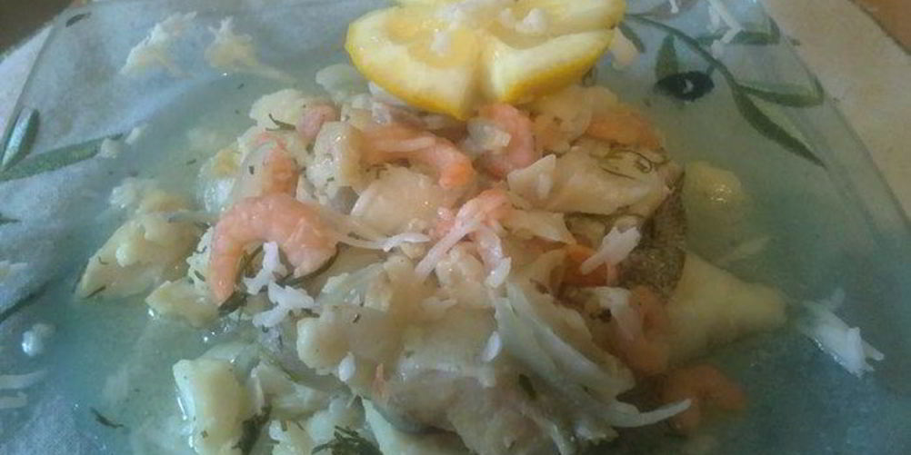 Рецепт трески в горчичном соусе с креветками и зеленью