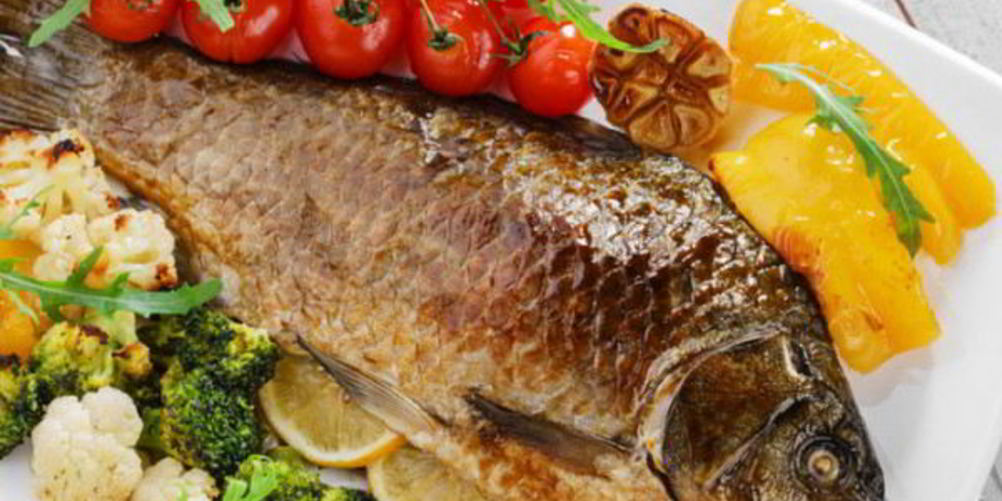 Рецепт трески, запеченной в фольге с помидорами и картофелем