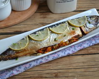 Запеченная скумбрия в фольге с морковью