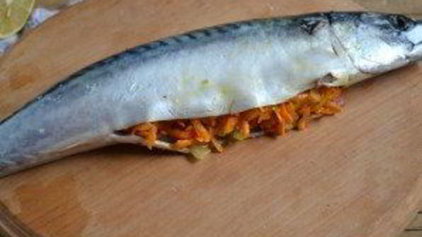 запеченная скумбрия в фольге с морковью