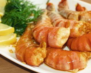 Запеченные креветки в имбирно-чесночном соусе