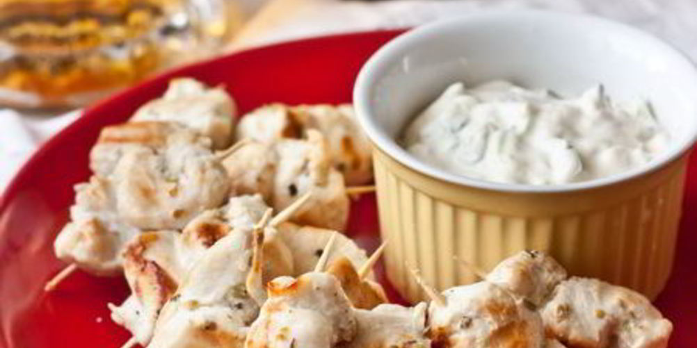 Рецепт куриных шашлычков с макательным соусом