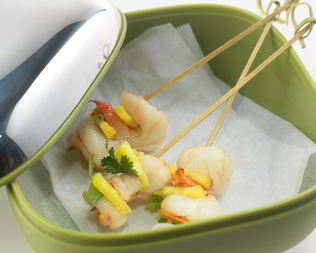 Шашлычки из креветок и ананасов