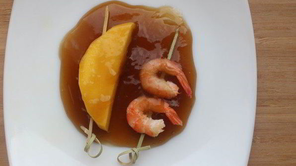 шашлычки из креветок и манго