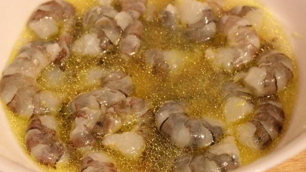 шашлычки из креветок с кунжутом