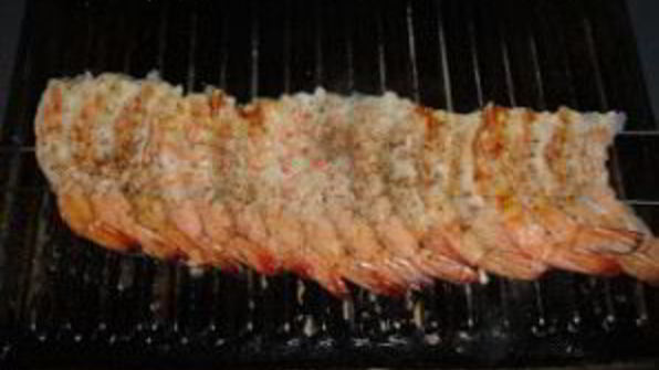 шашлык из креветок на шпажках