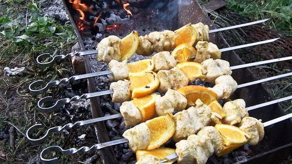 шашлык из куриного филе с апельсинами