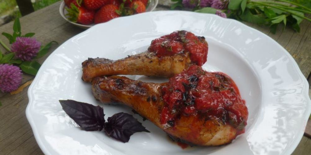 Рецепт шашлыка из курицы с клубнично-базиликовым соусом