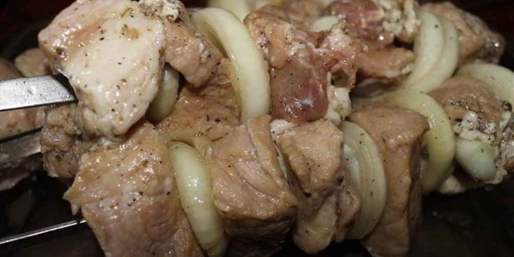 Рецепт шашлыка из свинины, маринованный в водке с медом